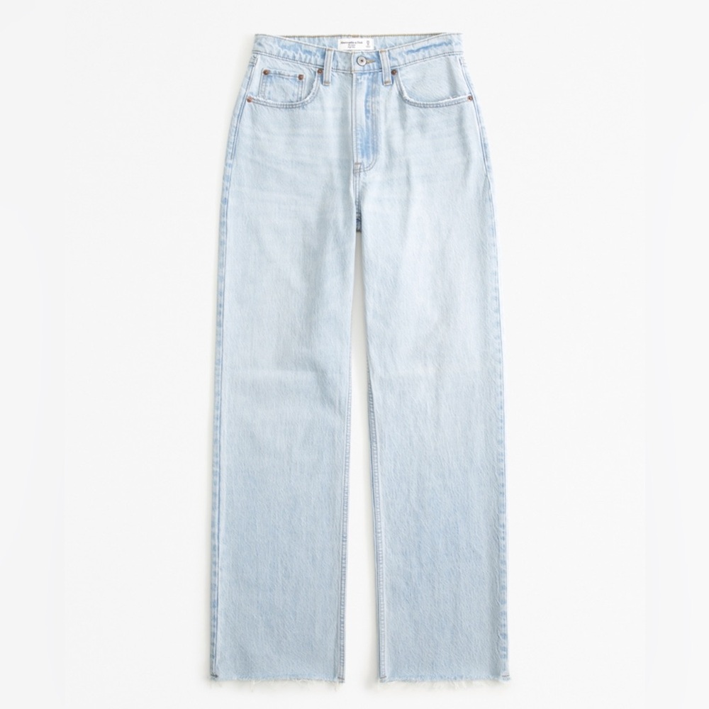 Abercrombie & Fitch Light Wash Straight Leg Jeans. High rise